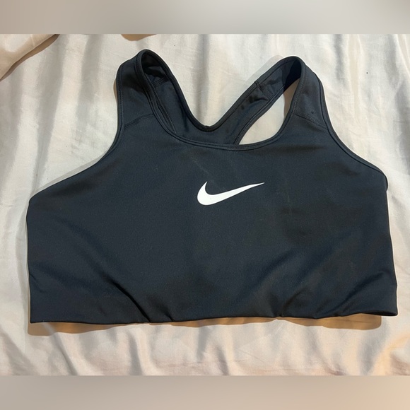 Nike Swoosh black medium support plus sports bra plus size- size 1x - Picture 1 of 4